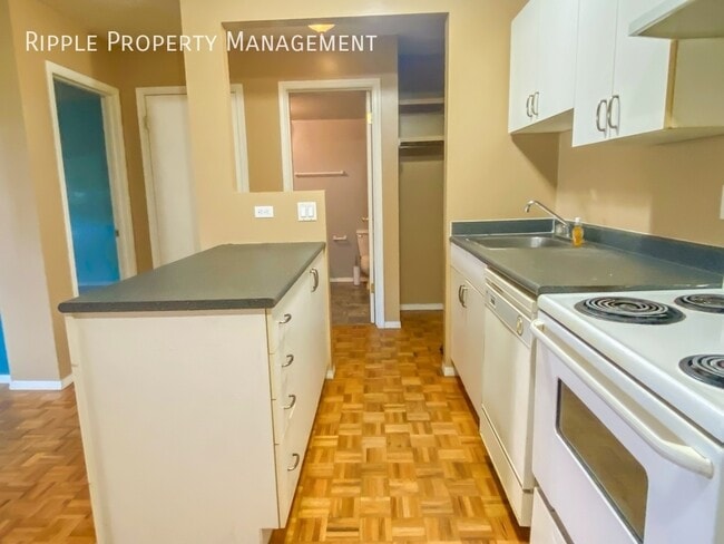 Building Photo - Modern 2 Beds, 1 Baths Apartment/Condo | N...