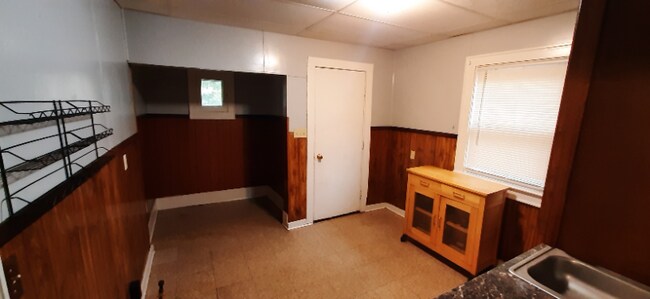 Building Photo - 922 Baughman St