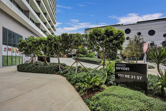 Foto del edificio - 501 NE 31st St
