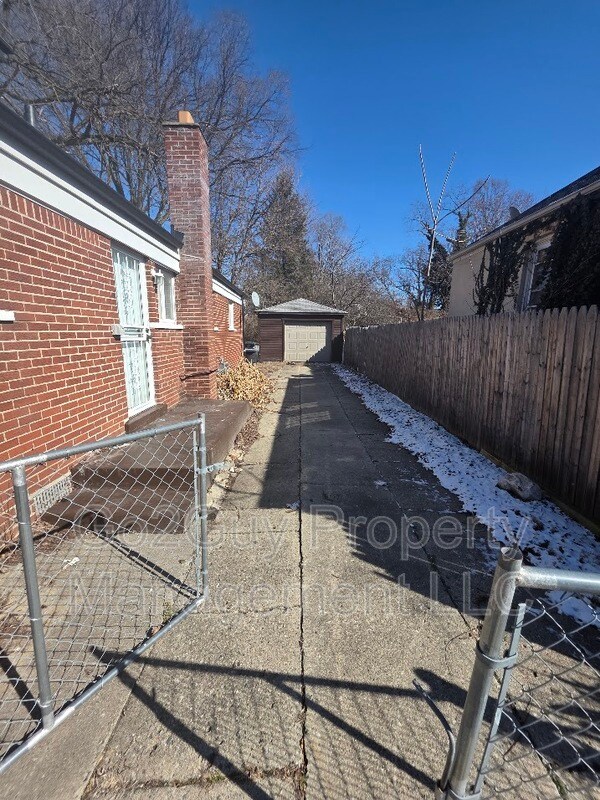 Foto del edificio - 18302 Wormer Ave