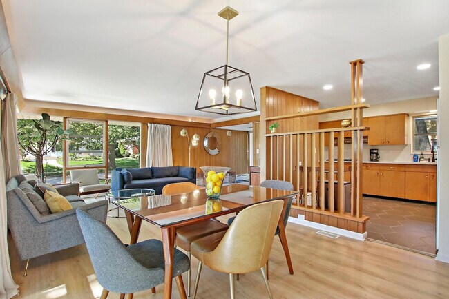 Building Photo - 2401 Hyde Park Ave