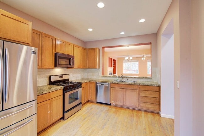 Building Photo - 3Bd/2.5Ba Redmond House