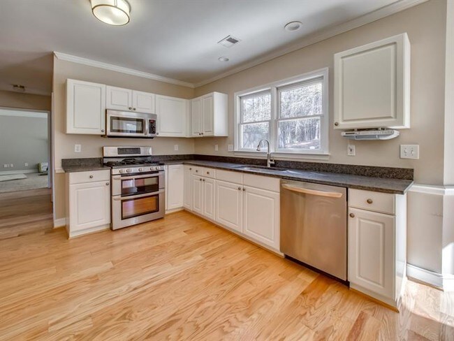 Foto del edificio - 3717 Lance Bluff Ln