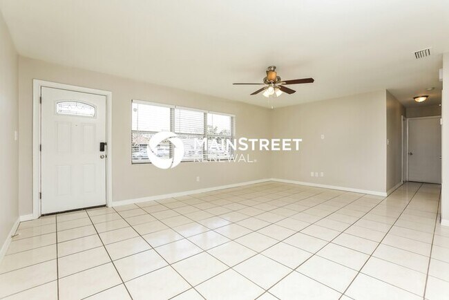 Foto del edificio - 3 Bedroom Pet-Friendly Home in ORLANDO, FL with Main Street Renewal