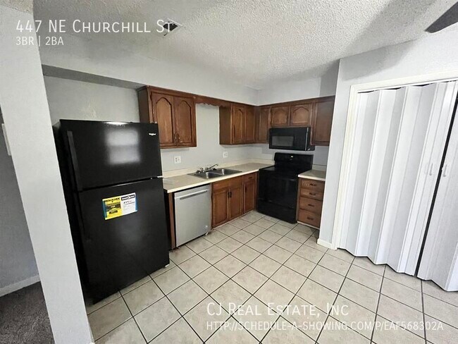 Foto del edificio - 447 NE Churchill St