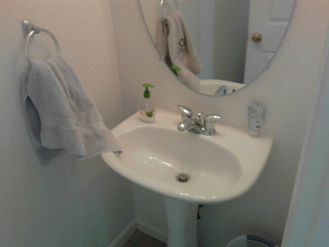 Foto del edificio - Beautiful 2 bedroom 2 1/2 bath plus loft in Central Park! More pics to come