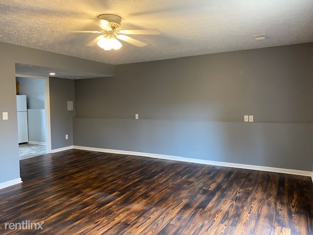 Foto del edificio - 2 br, 1.5 bath Duplex - 1032 Champion Dr