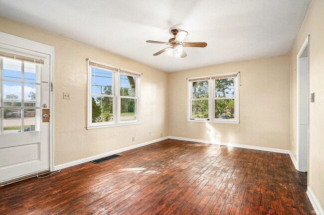 Foto del edificio - 3929 Lincoln Way W