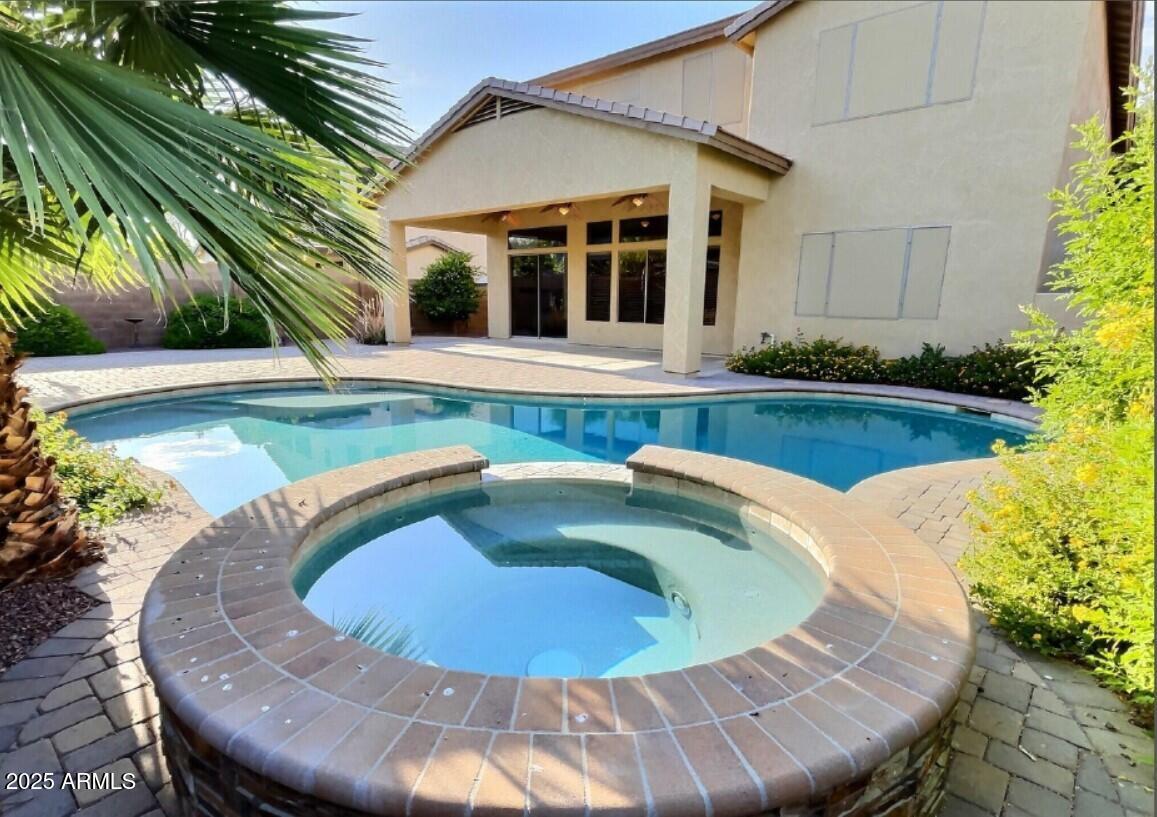 Foto principal - 923 E Aquarius Pl