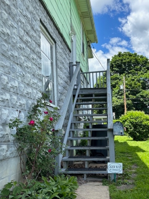 Entry - 223 W Clinton St