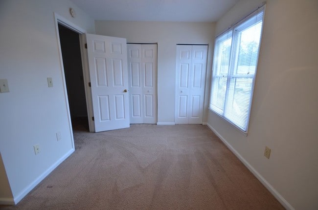 Building Photo - 407 Sunnyside Way