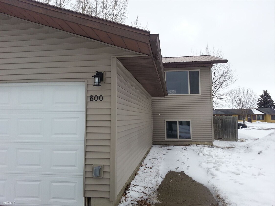 804 11th St NW, Valley City, ND 58072 Townhome Rentals in Valley City