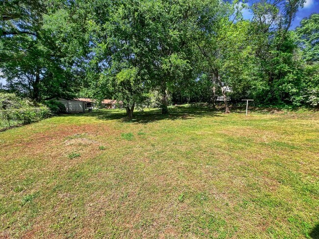 Building Photo - 18 Mockingbird Dr