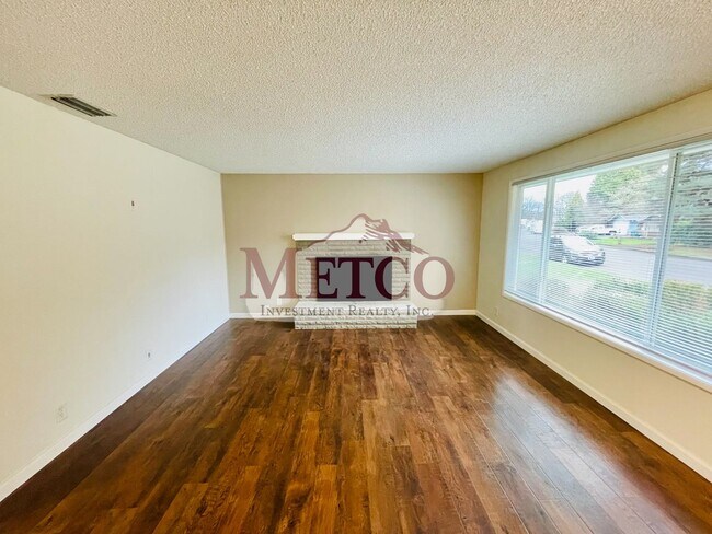 Foto del edificio - Charming 3-Bedroom Home on a Spacious .30-Acre Lot