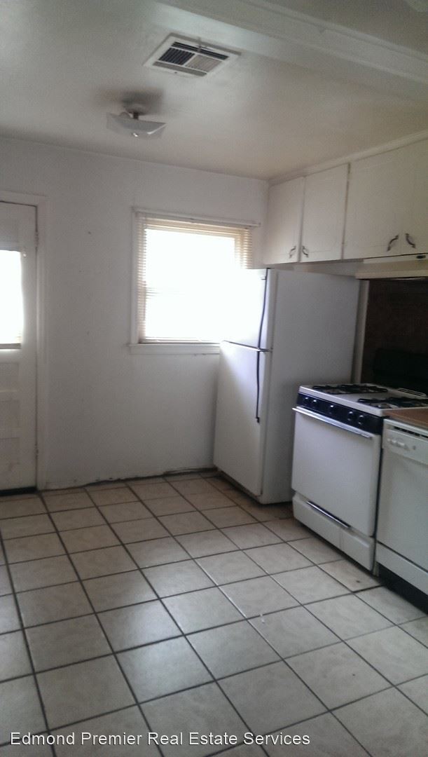 Building Photo - 2 br, 1 bath House - 216 w 4th Street