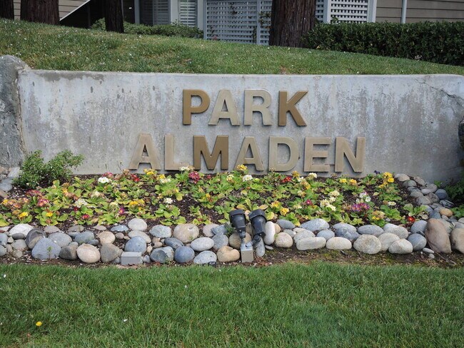 Foto del edificio - 2/2 Downstairs Unit in Desirable Park Alma...