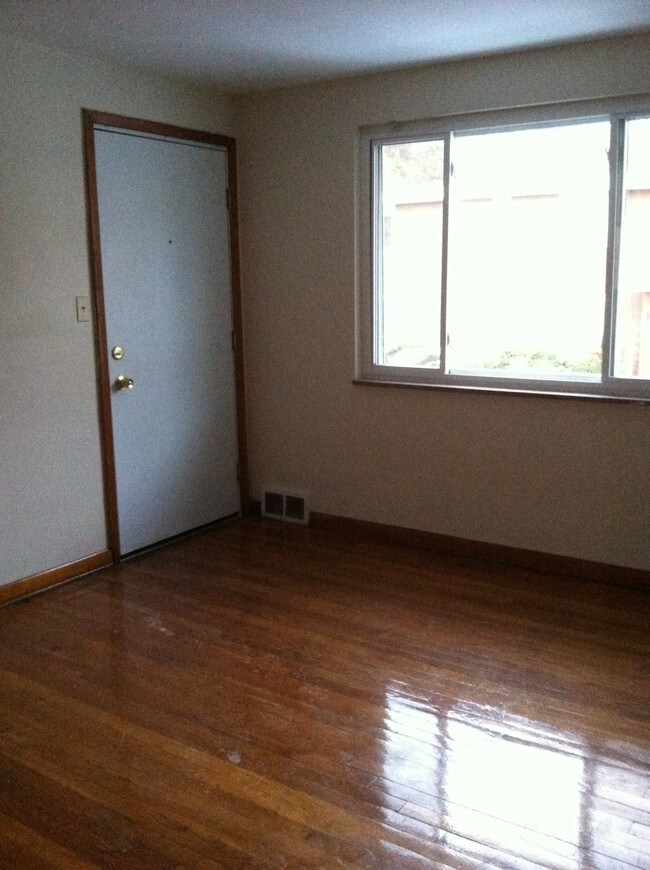 Building Photo - 130 Lacrosse St