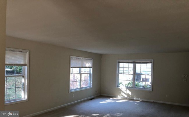 Building Photo - 1005 Ridgeview Ave