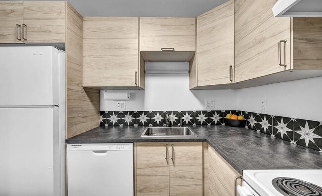 Building Photo - 111 Dekoven Dr