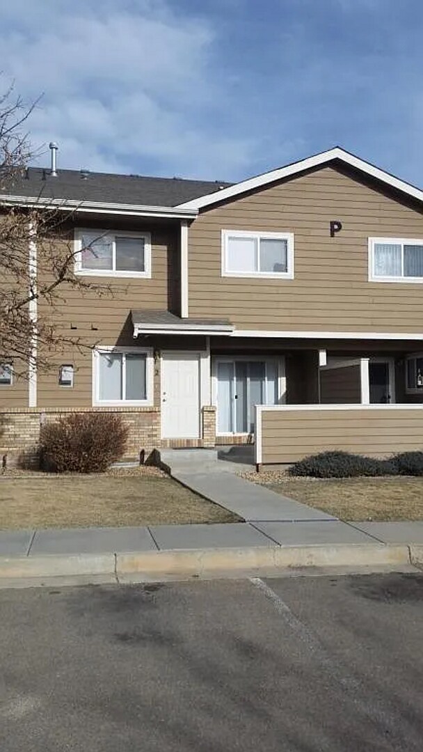 Building Photo - 2 Bedroom & 2.5 Bath Townhouse
