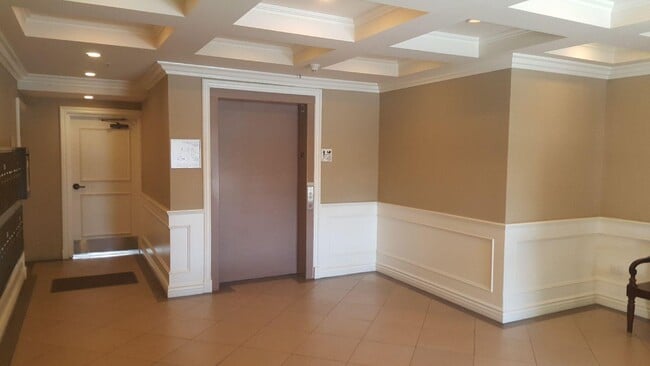 Lobby/Elevator - 3852 Vinton Ave