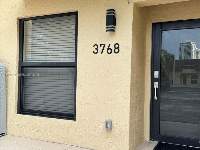 Foto del edificio - 3768 NE 167th St