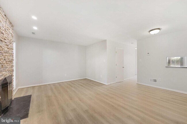 Foto del edificio - 1240 Gemini Dr
