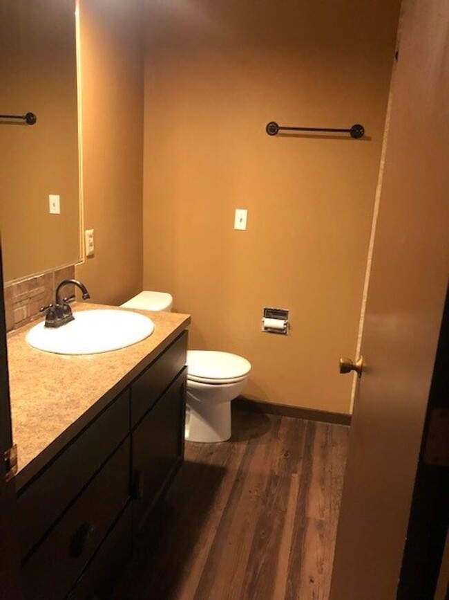 Building Photo - Grand Ronde Duplex
