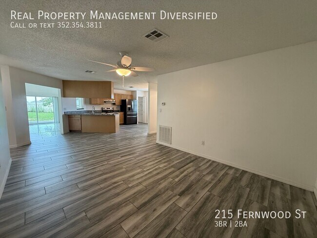 Foto del edificio - 215 Fernwood St
