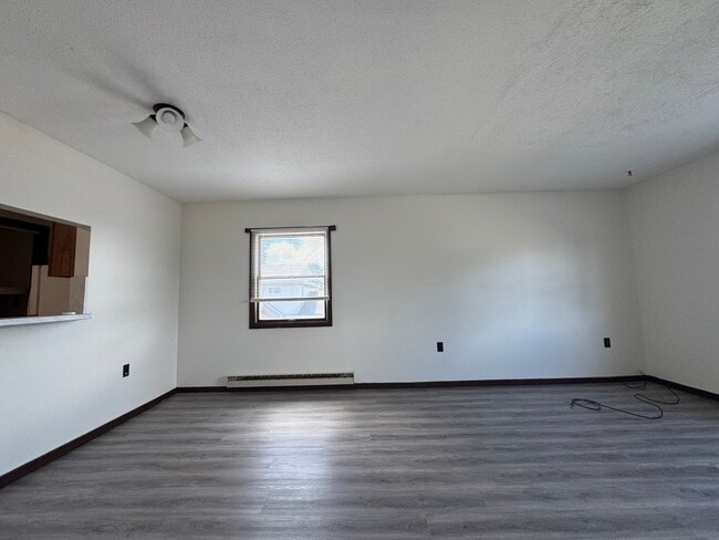 Building Photo - 225 E Orvis St