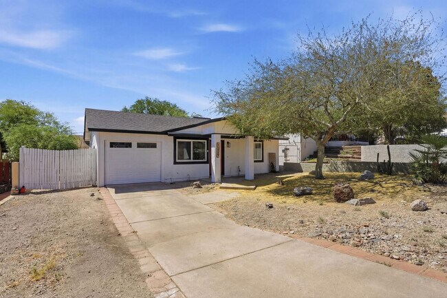 Building Photo - 1329 E Cholla St