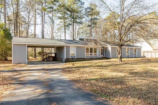 Building Photo - 624 Short Spoon Cir
