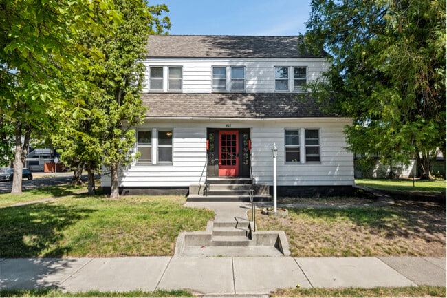 Building Photo - 801 E Lakeside Ave