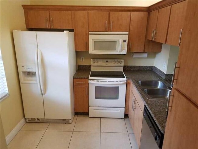 Building Photo - 8750 Royal Palm Blvd