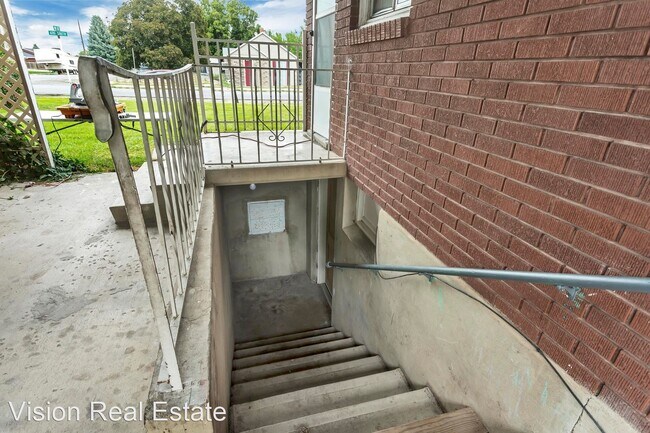 Building Photo - 420 E 600 S
