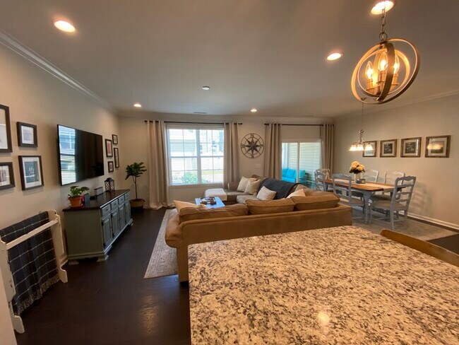 Building Photo - 1422 Southpoint Trl