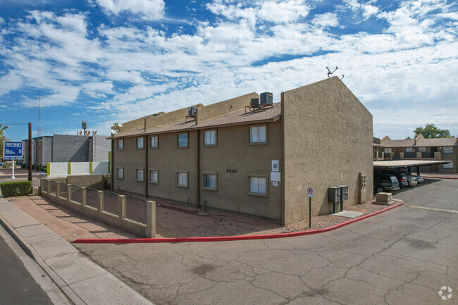 Foto del edificio - Casita Robles Apartments