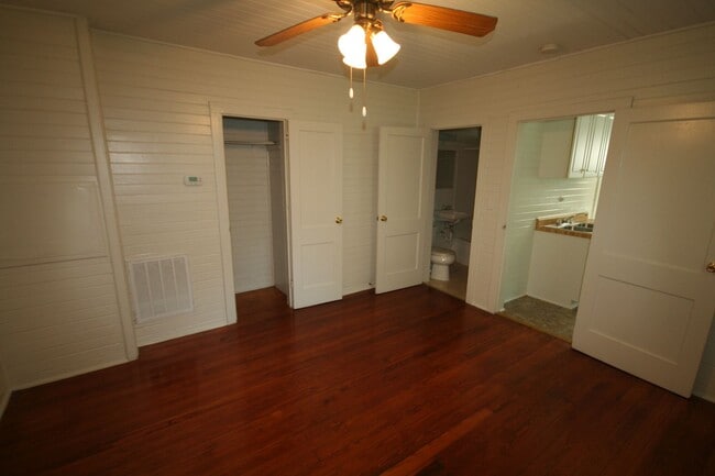 Building Photo - Adorable 1 Bedroom Walltown Duplex - Walk to Duke or Ninth St