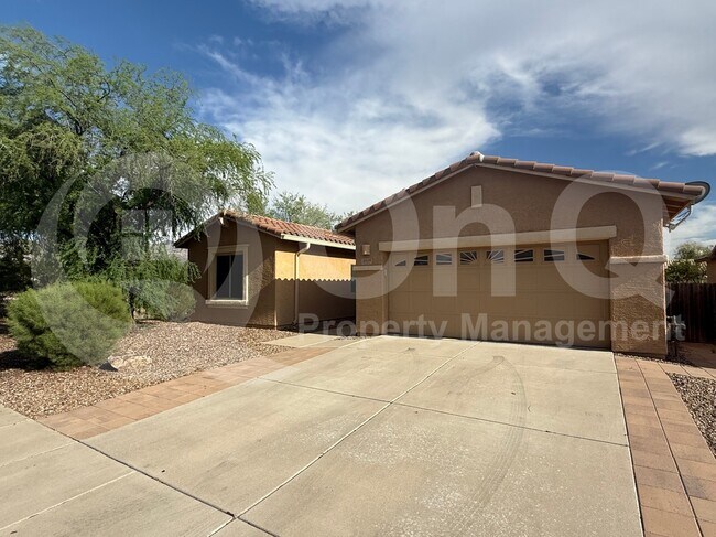 Building Photo - 1419 W Red Creek Dr
