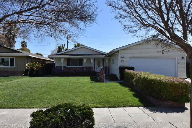 Foto del edificio - Gorgeous West San Jose 3BD 2BA 1400SF Home