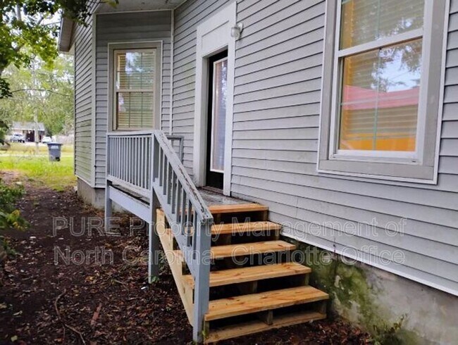 Foto del edificio - 507 W Dr. Martin Luther King Jr. Way
