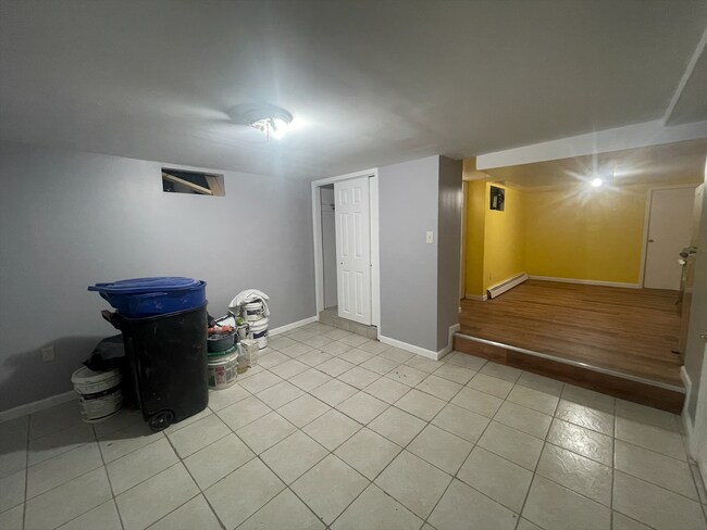 Building Photo - 2527 Ericsson St