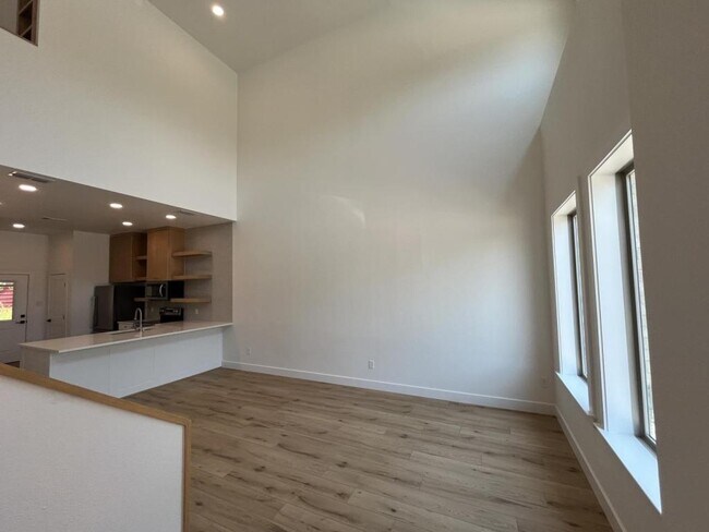 Building Photo - 121 Post Oak Rd