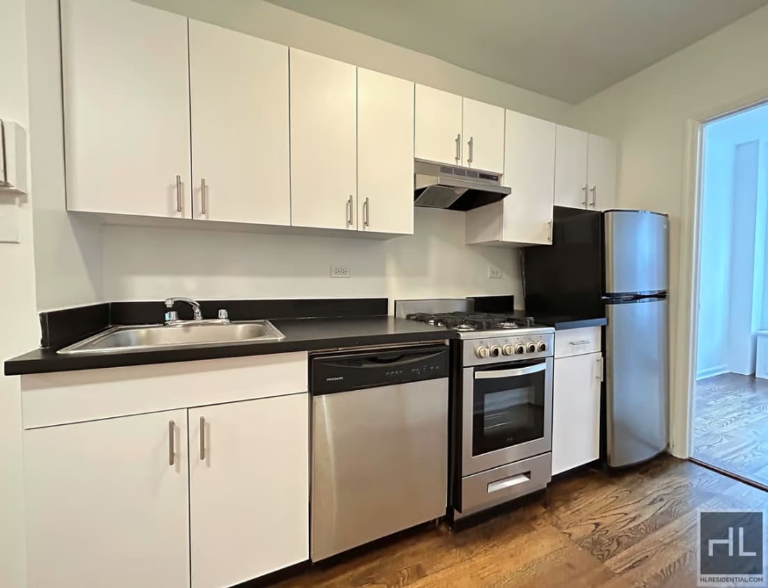 Building Photo - NO FEE One Bed on Upper East Side! Won't S...