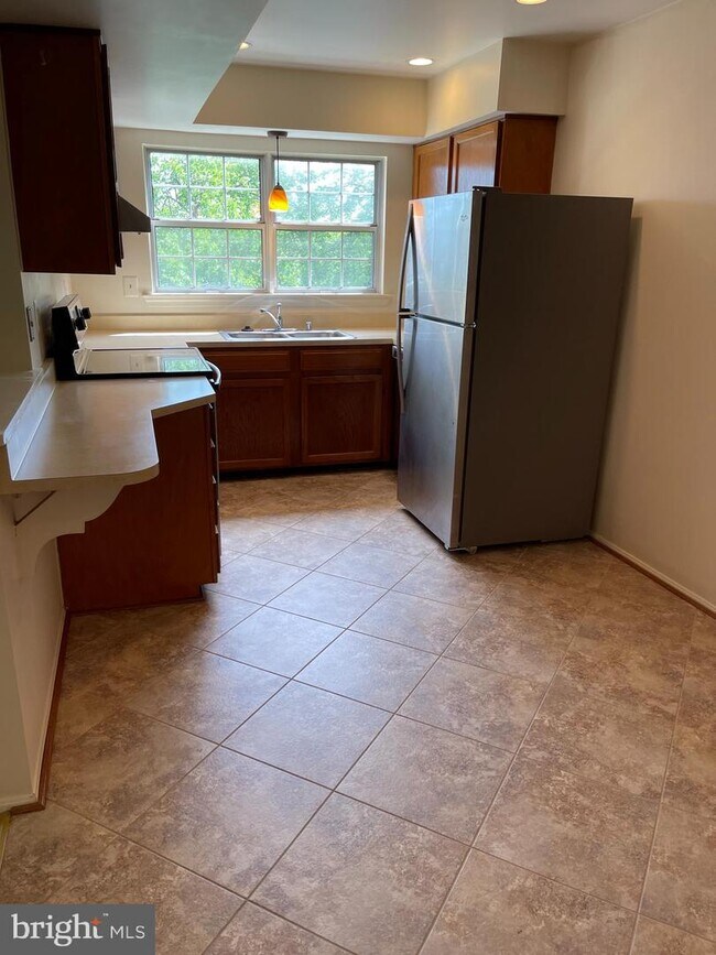 Building Photo - 7727 Inversham Dr