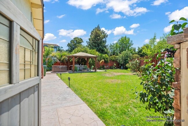 Foto del edificio - 5947 Southmont Ct