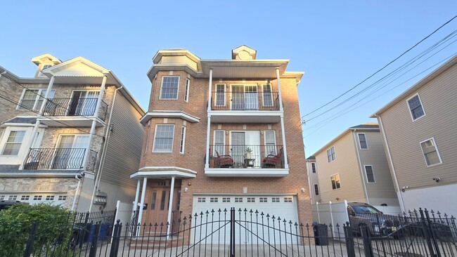 Building Photo - 131 Bellair Pl