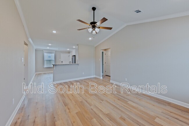 Building Photo - 825 Pine Tree Rd