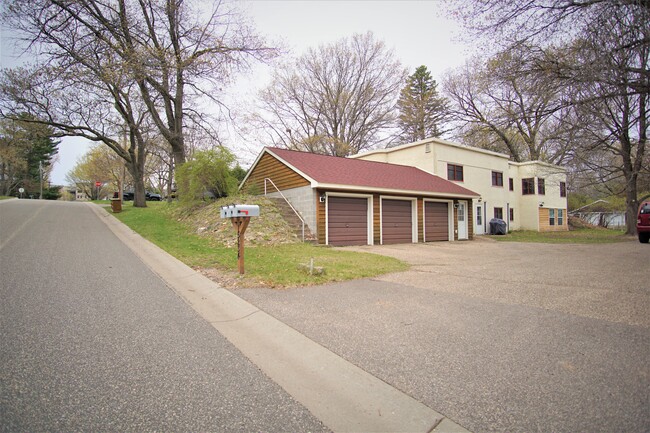 Building Photo - 15234 Upper 61st St N