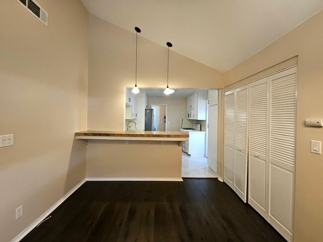 Building Photo - Comfortable 4-Bedroom, 3-Bath Home with Fenced Backyard